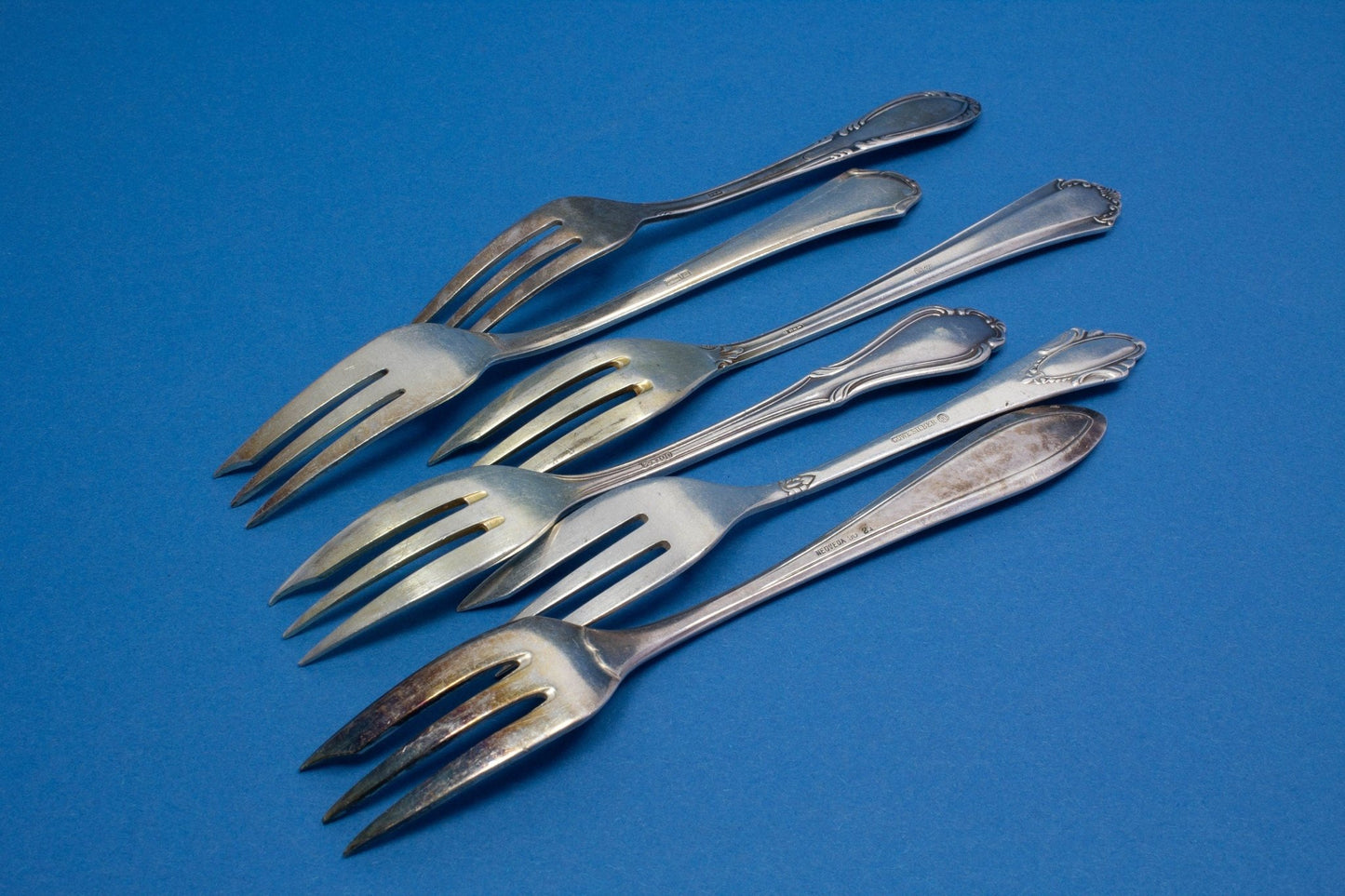 6 versilberte Mix and Match Kuchengabeln, Shabby Chic, Mismatched Gabeln - Löffelland