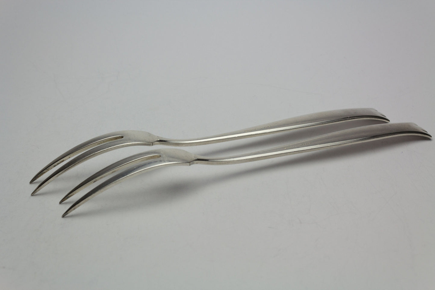 2 elegante Fleischgabeln