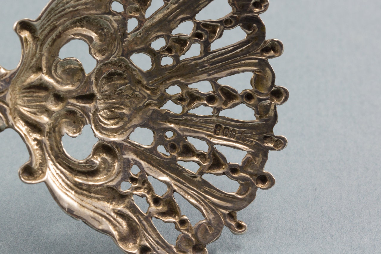 Zierliche Gebäckzange aus Silber, Kekszange mit schönem Dekor