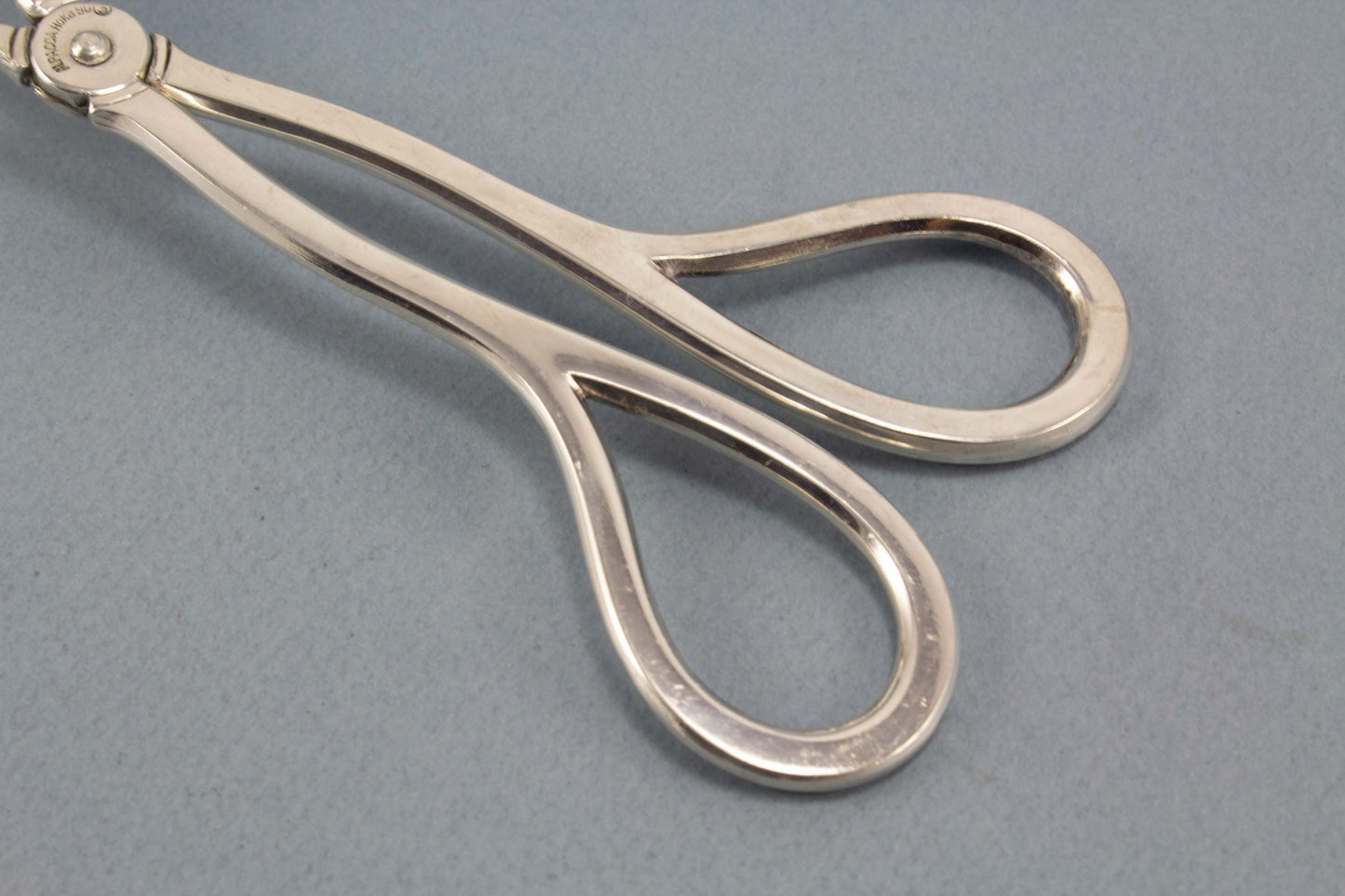 Schöne versilberte Gebäckzange