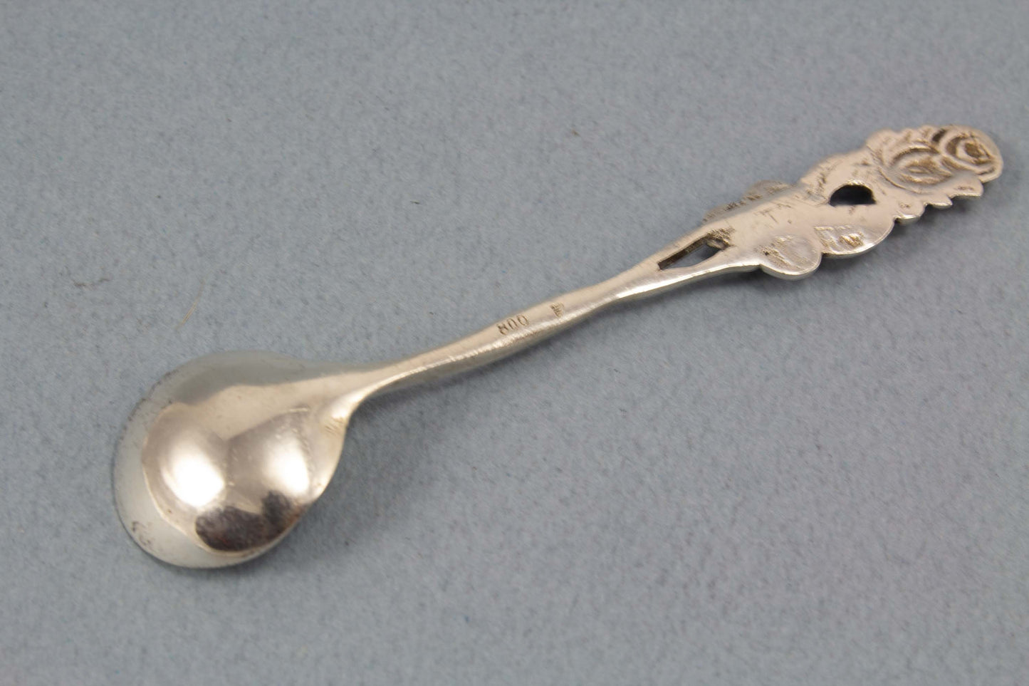 Silberner Salzlöffel, kleiner Gewürzlöffel, kleiner Löffel, Jugendstil, Rosenmuster