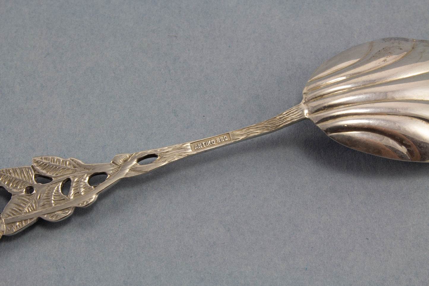 Löffel aus Silber für Zucker, 800 Silber, Rosenmuster, Hildesheimer Rose