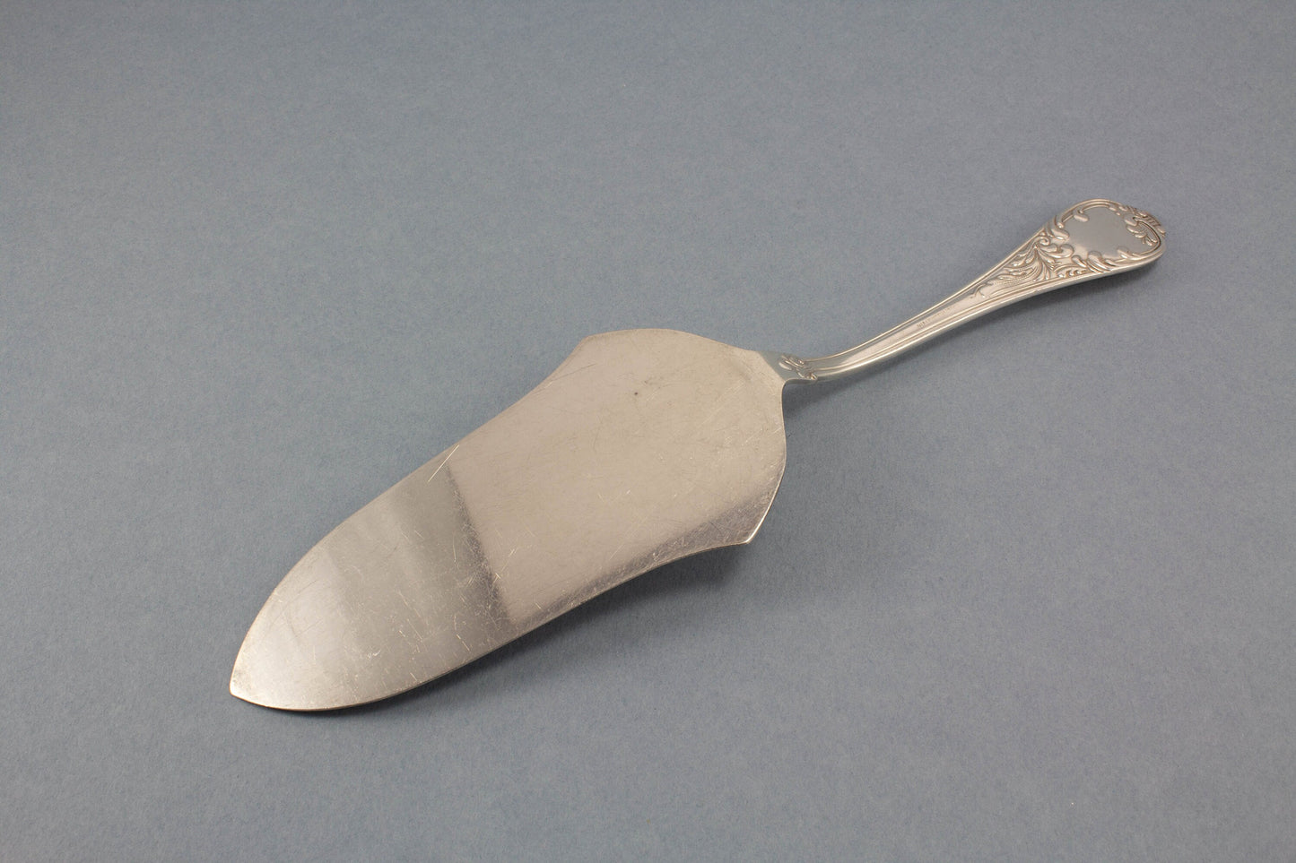 Versilberter Rokoko Tortenheber