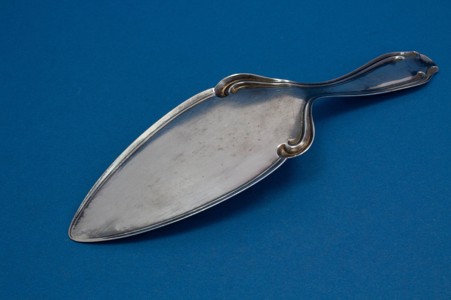 Kleiner Gebäckheber, versilbert, Jugendstil