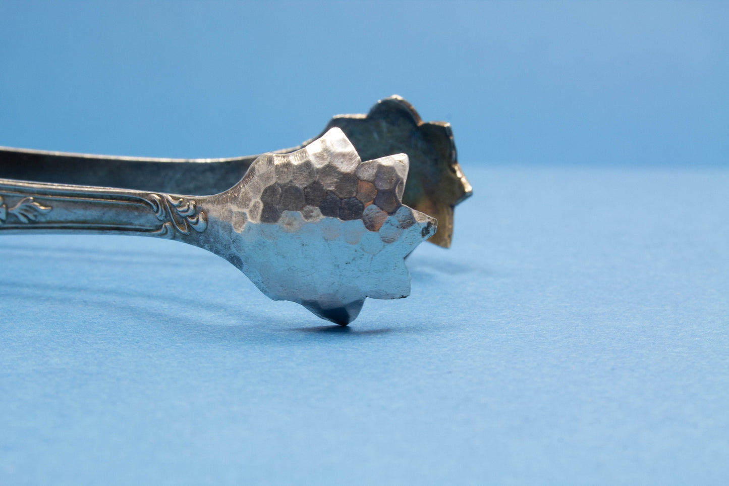 Schöne versilberte Zuckerzange