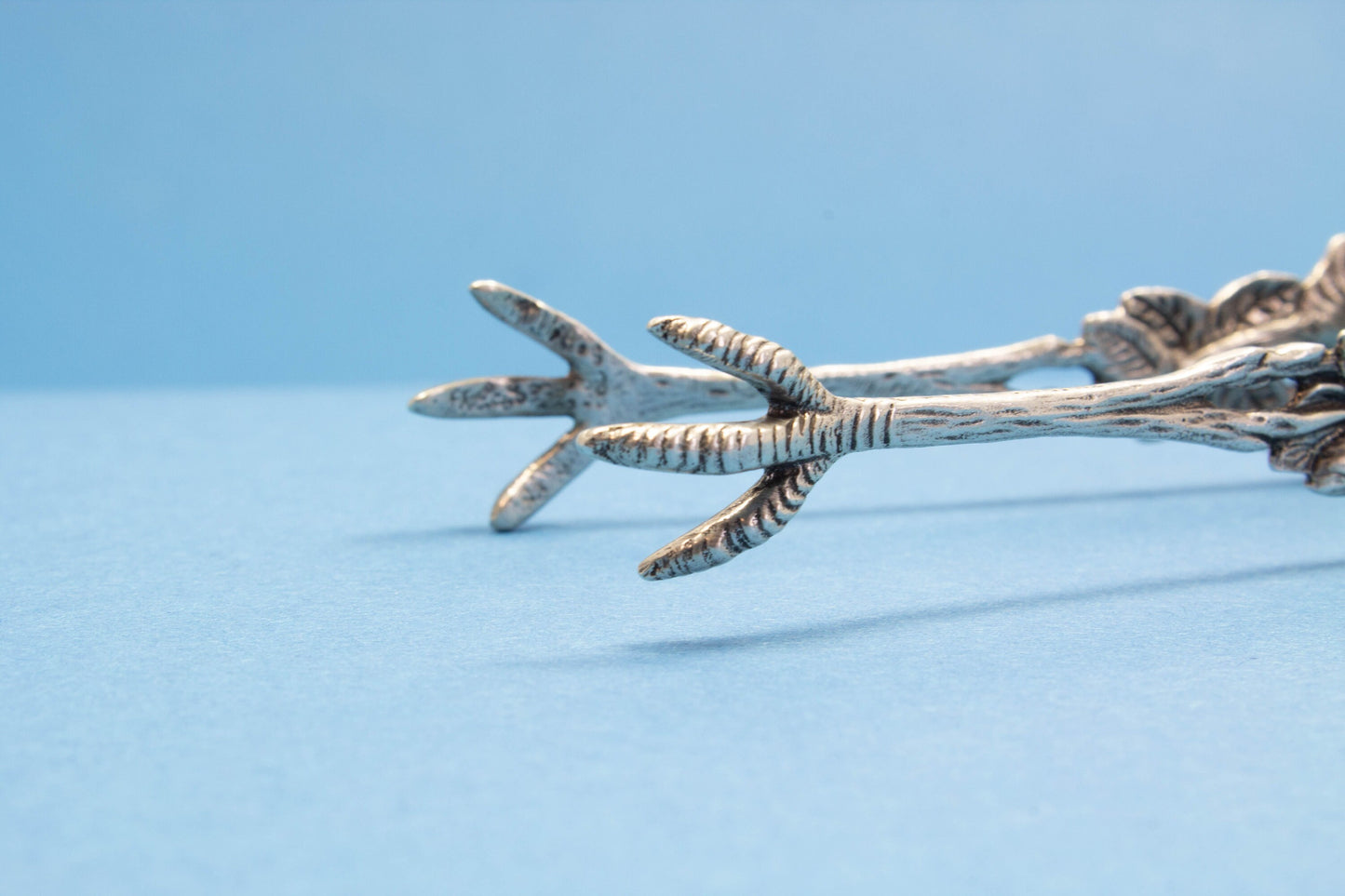 Zuckerzange aus 835er Silber mit Vogelfüßchen und Rosen