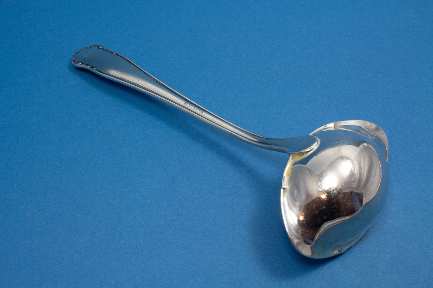 Versilberte Saucenkelle