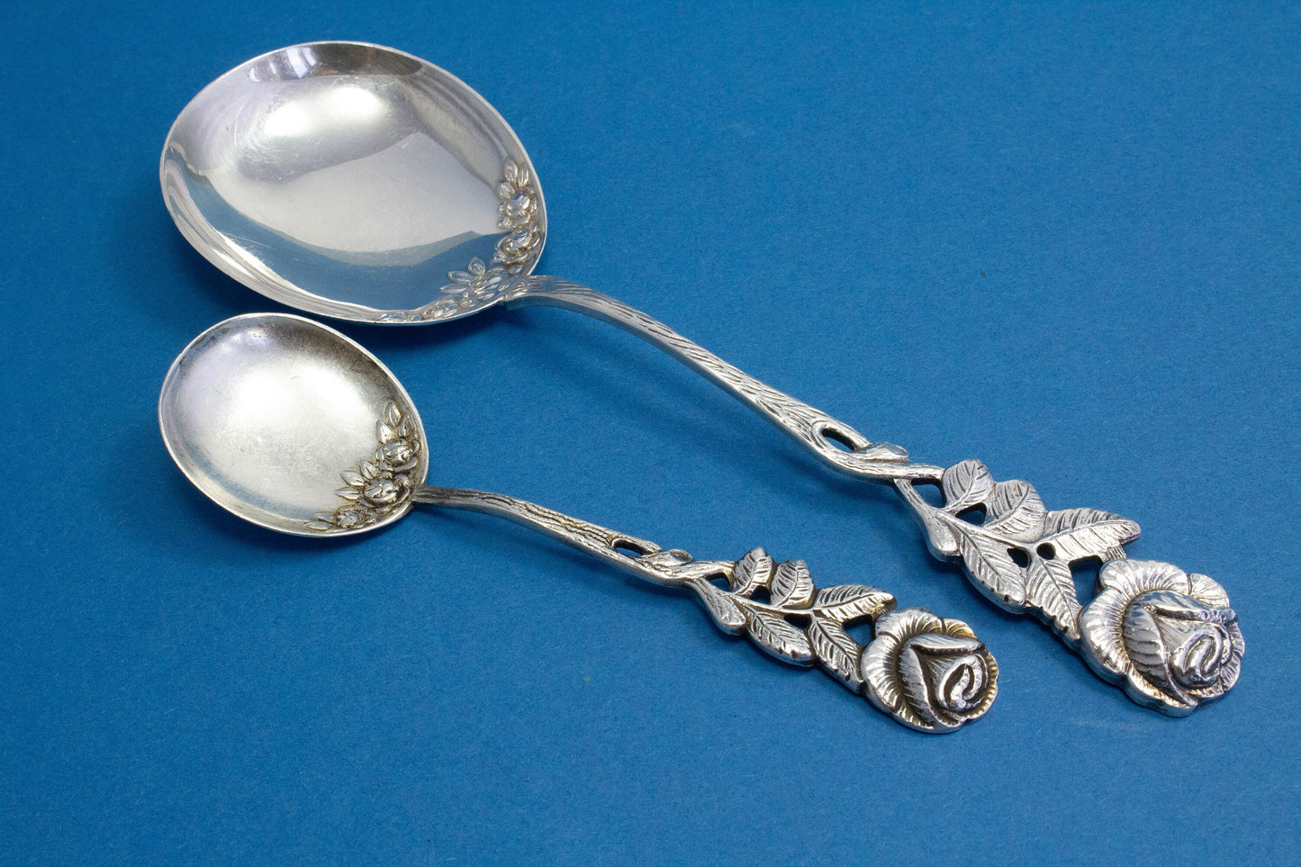 Silvered tea time set with rose pattern for 6, cake server set