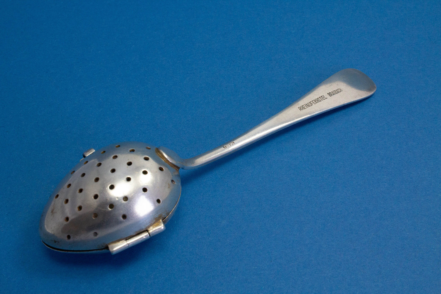 Schönes versilbertes Teeei, Teesieb, Teefilter