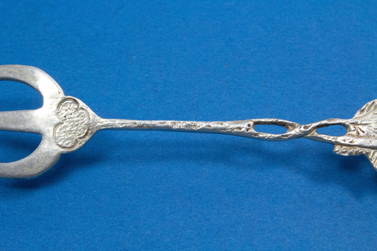 Schöne Brotgabel aus Silber mit Rosenmuster