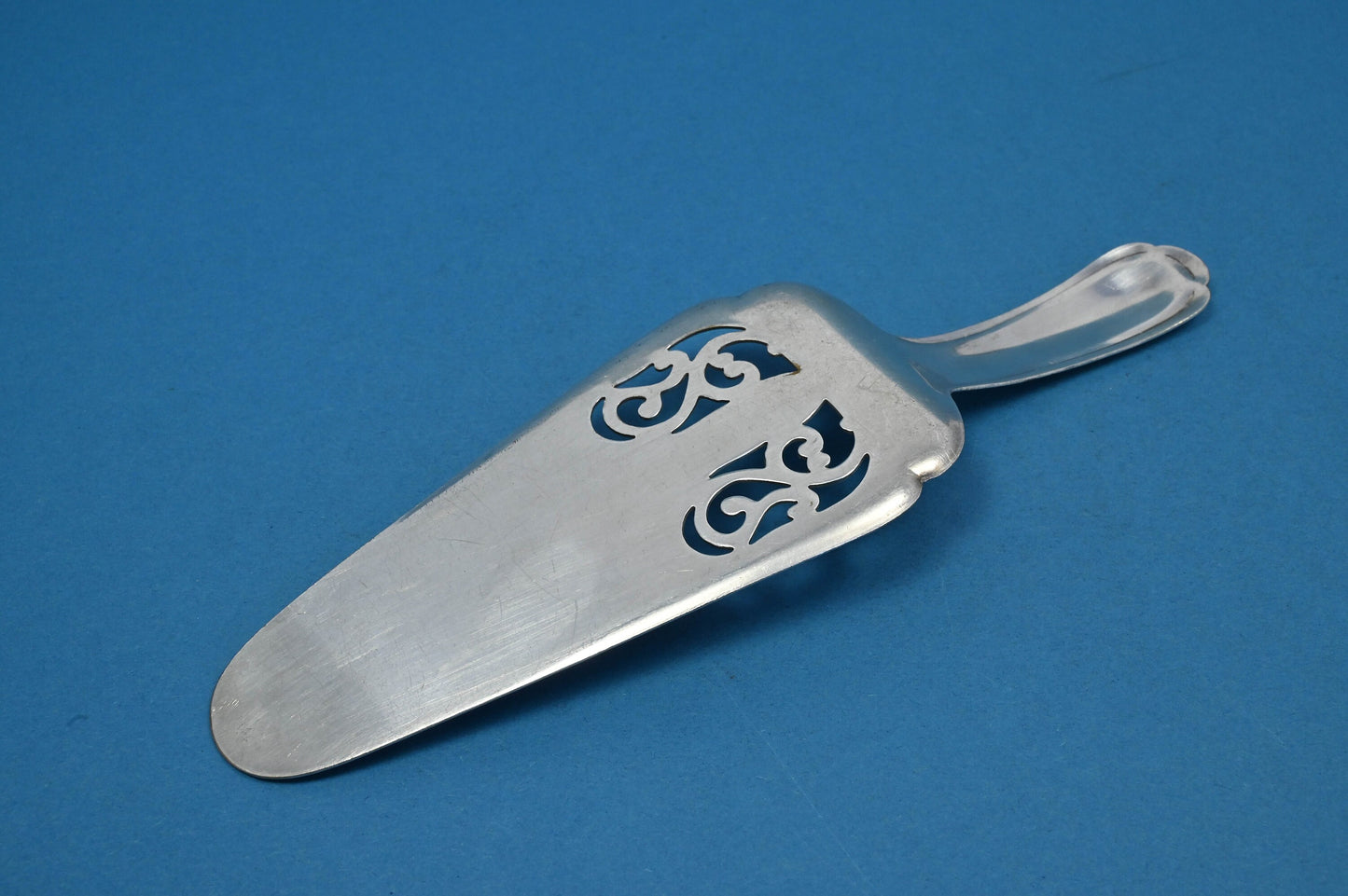 Schöner Gebäckheber, versilbert, Jugendstil