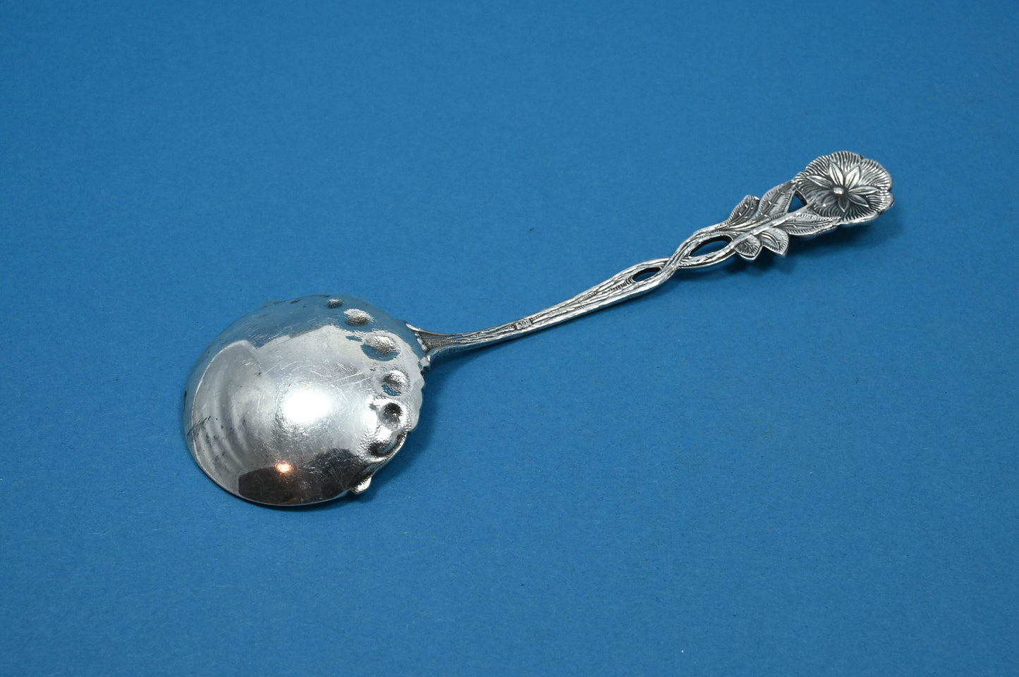 Versilberter Sahnelöffel mit Hildesheimer Rose