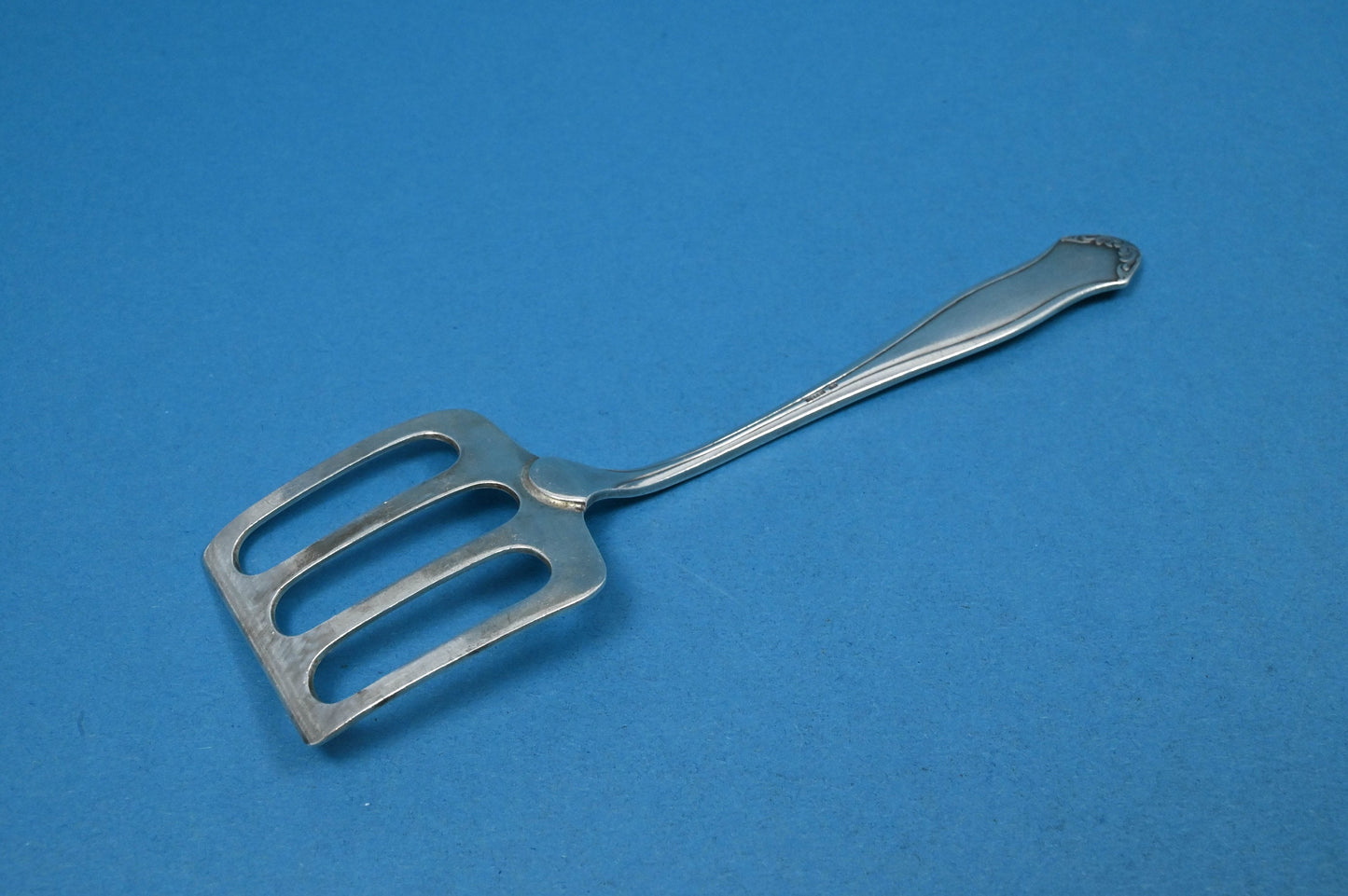 Versilberter Sardinenheber, WMF 1700