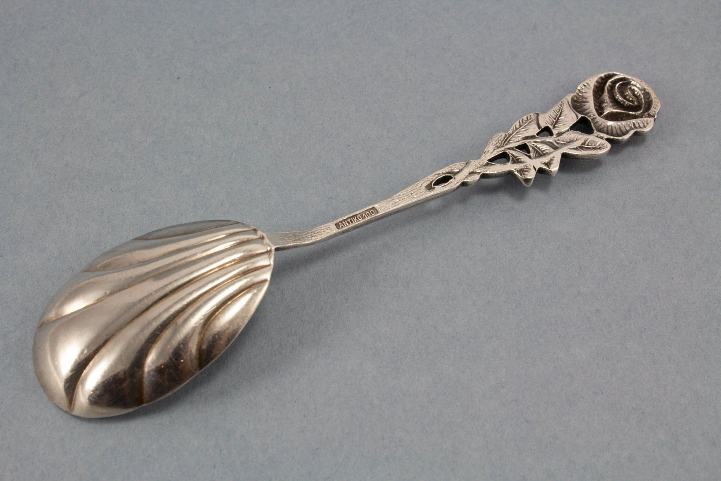 Kleiner Zuckerlöffel, Hildesheimer Rose, Antiko, versilbertes Besteck - Löffelland