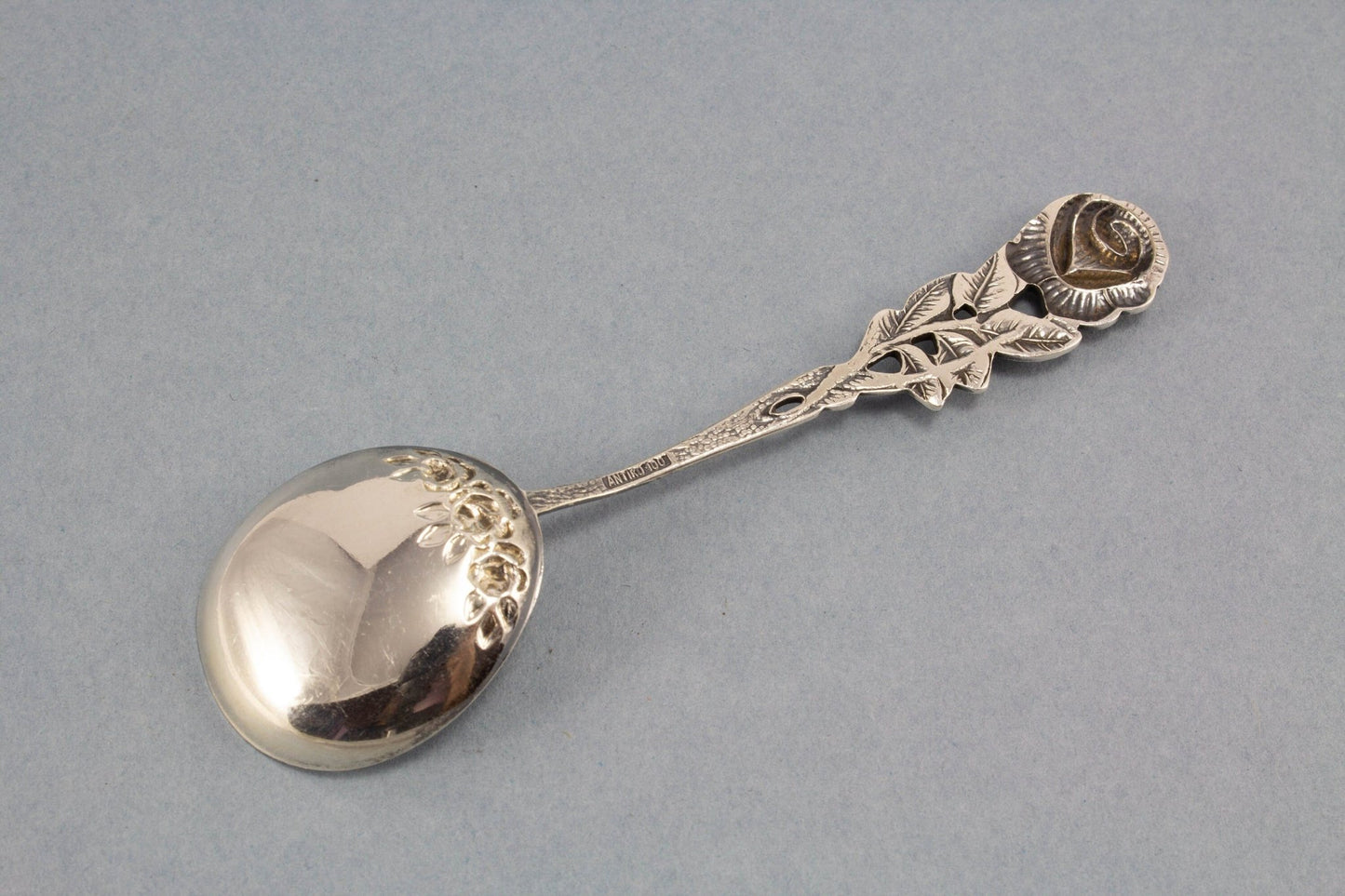 Kleiner Zuckerlöffel, Hildesheimer Rose, Antiko, versilbertes Besteck - Löffelland