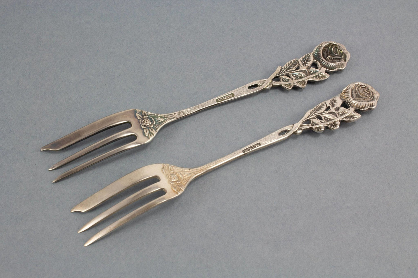 Schönes versilbertes Tea Time Set für 2, Kuchengabeln, Teelöffel, Sahnelöffel - Löffelland