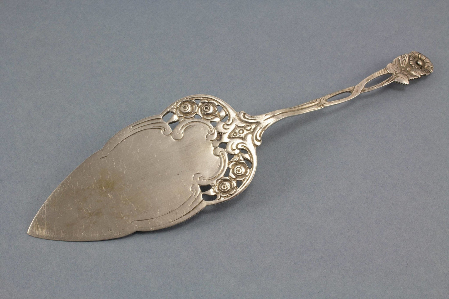 Tortenheber mit Rosen aus Silber, Silberbesteck, 835er Silber - Löffelland