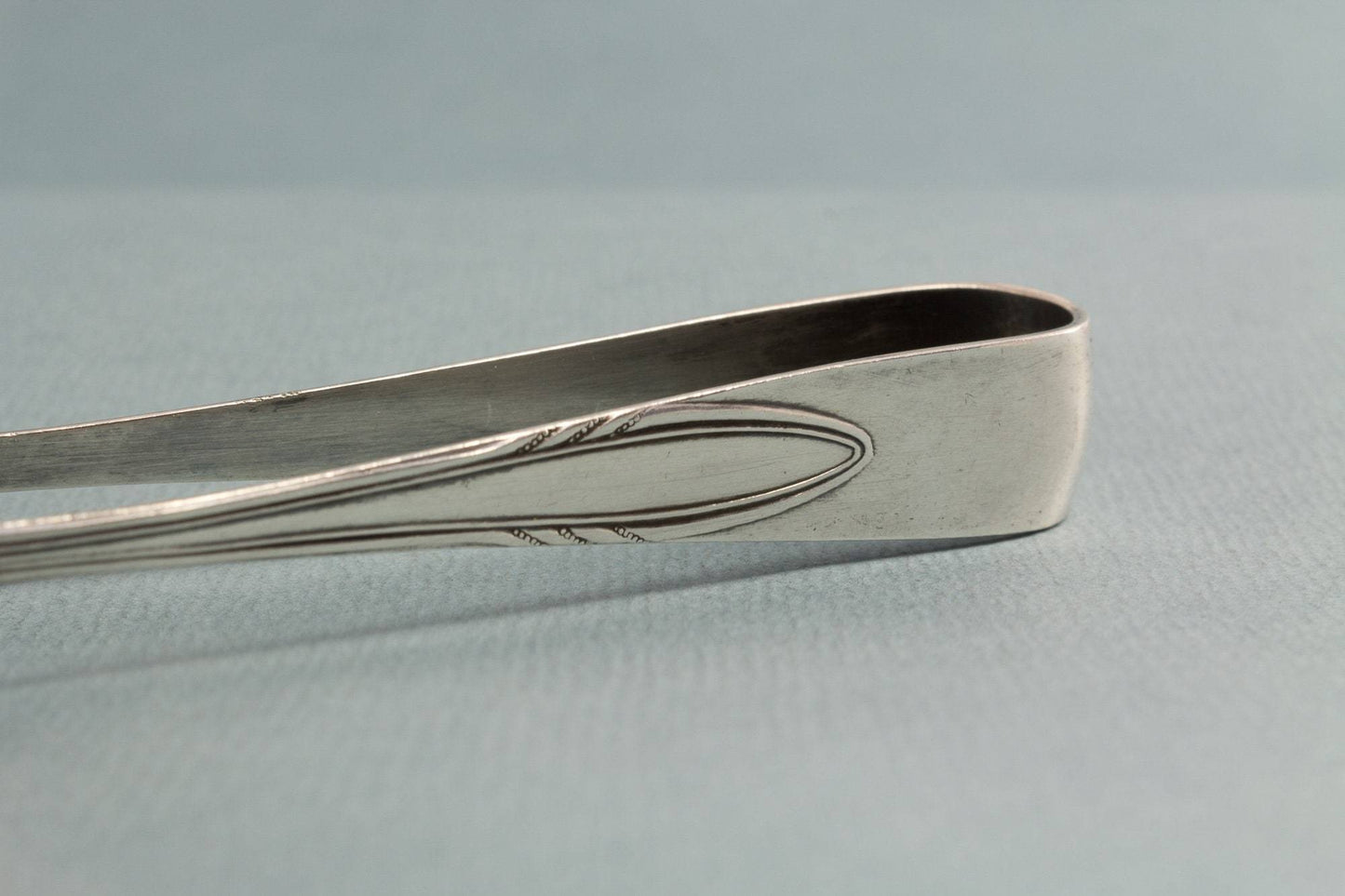 Zange im Jugendstil, versilberte Zuckerzange, Clarfeld, - Löffelland