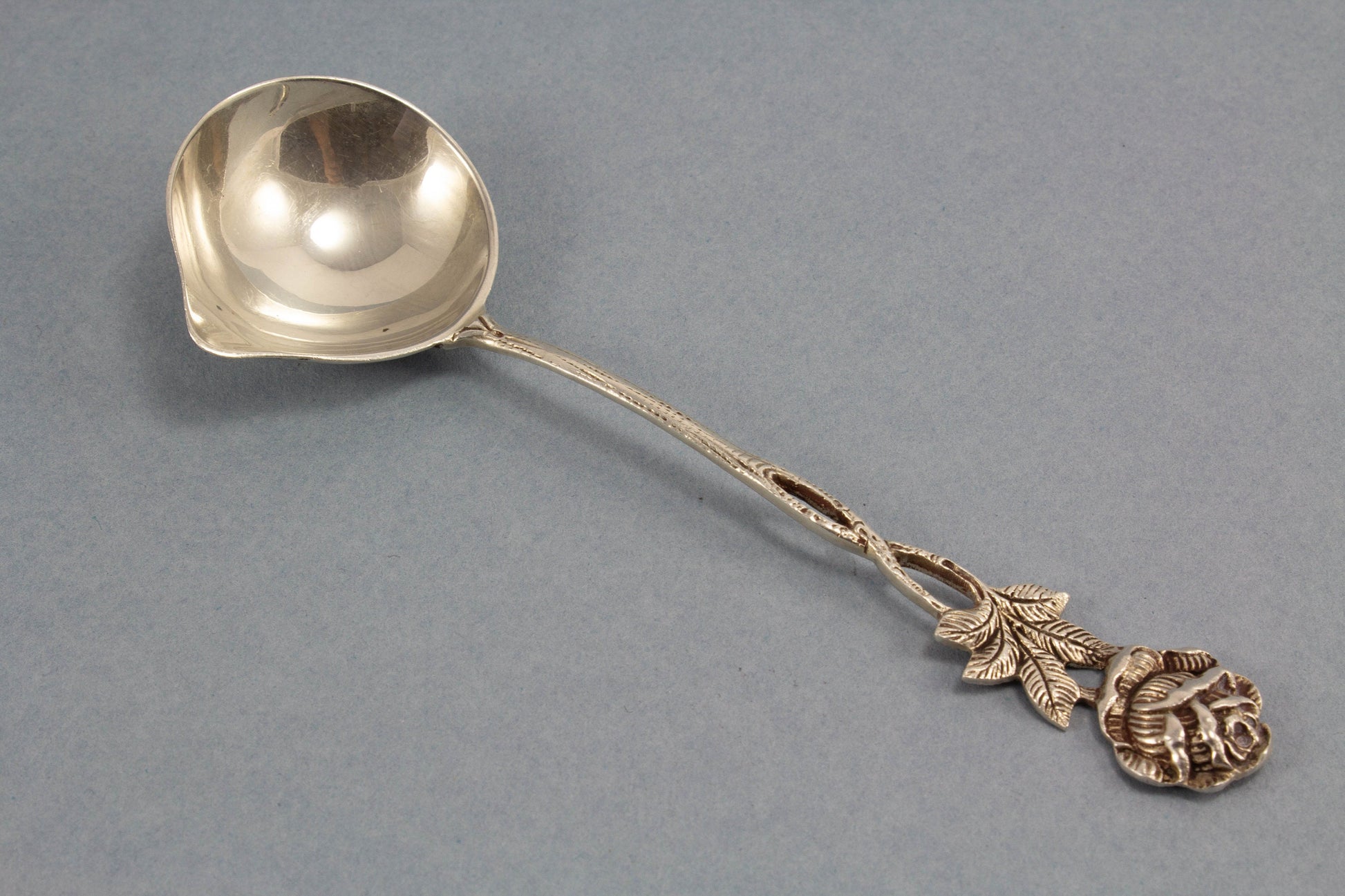 Sahnelöffel aus Silber mit schöner Rose, kleine Sahnekelle, Silberbesteck