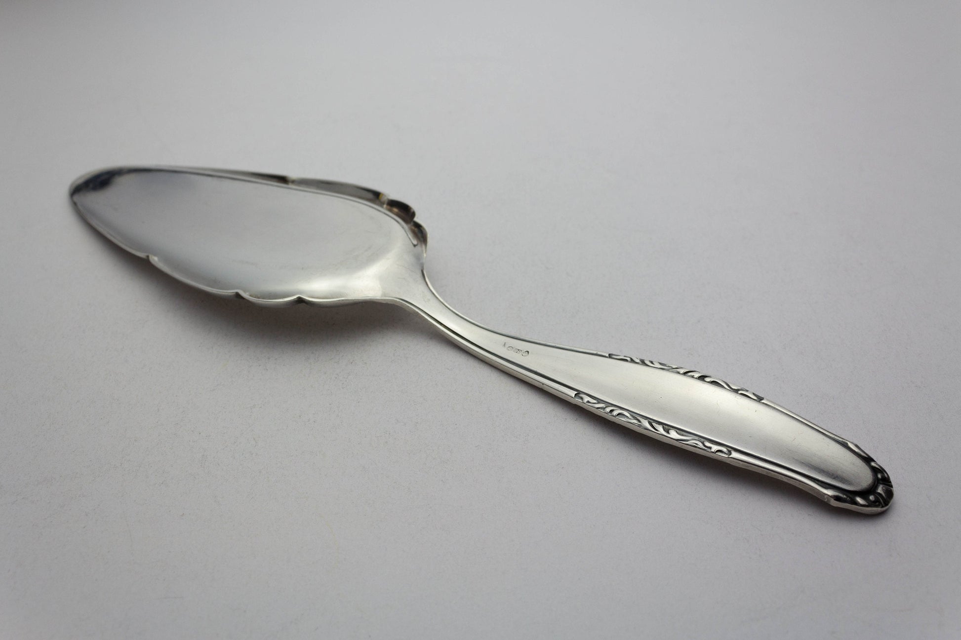Small cake lifter, silver plated, pastry lift, vintage, cutlery 