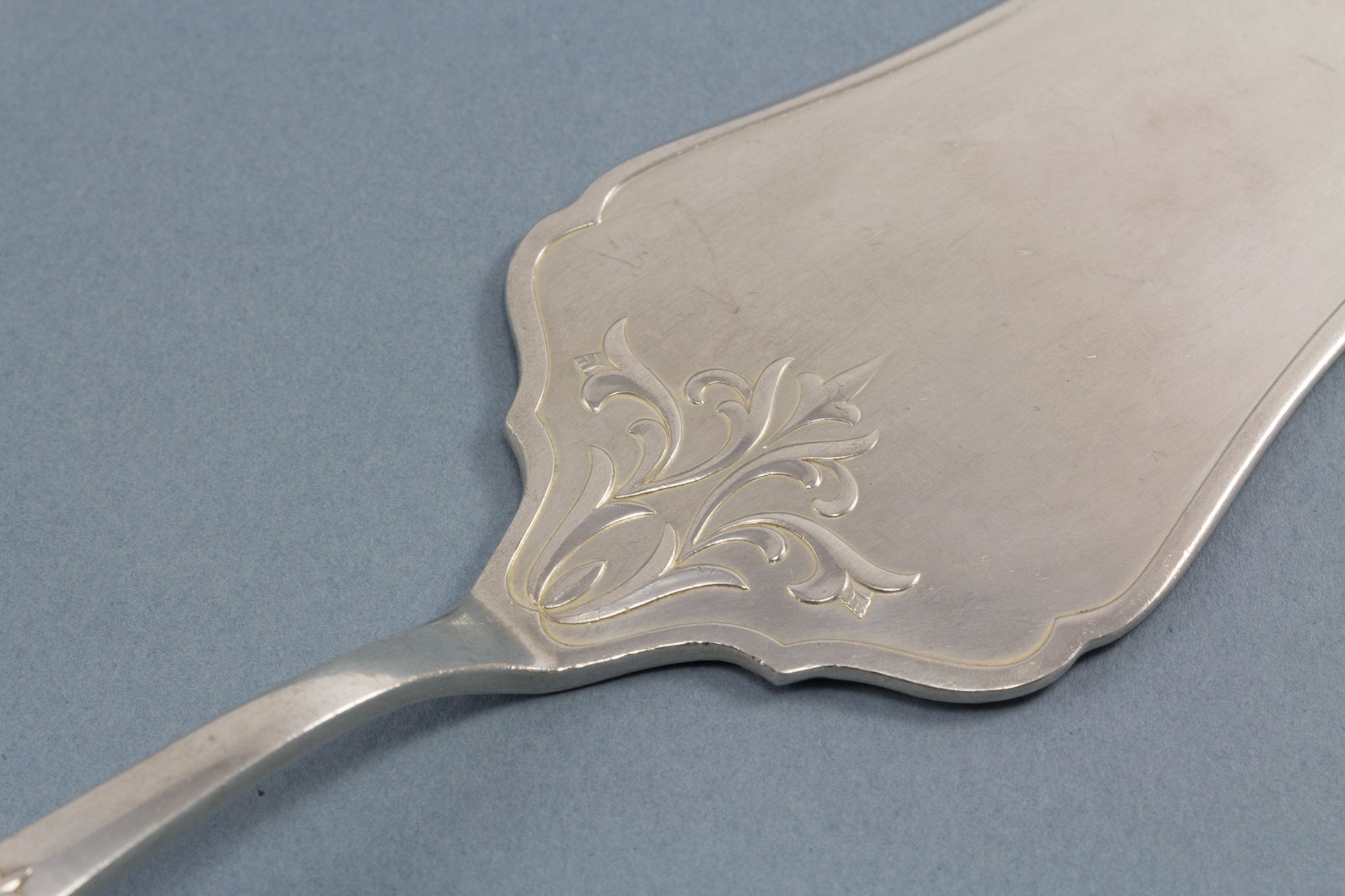 Beautiful silver plated cake server by WMF with lilies and fan pattern 