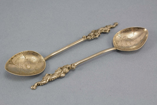 2 silberne Teelöffel mit Drachenmuster, Nagasaki, 84er Silber, Japan
