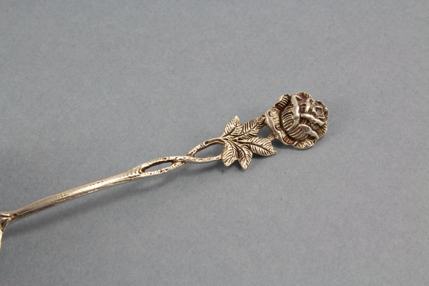 Sahnelöffel aus Silber mit schöner Rose, kleine Sahnekelle, Silberbesteck