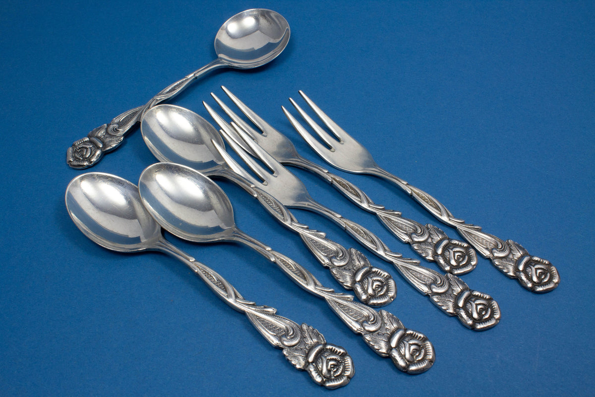 Schönes Besteck Set mit Rosen für 3, versilbert