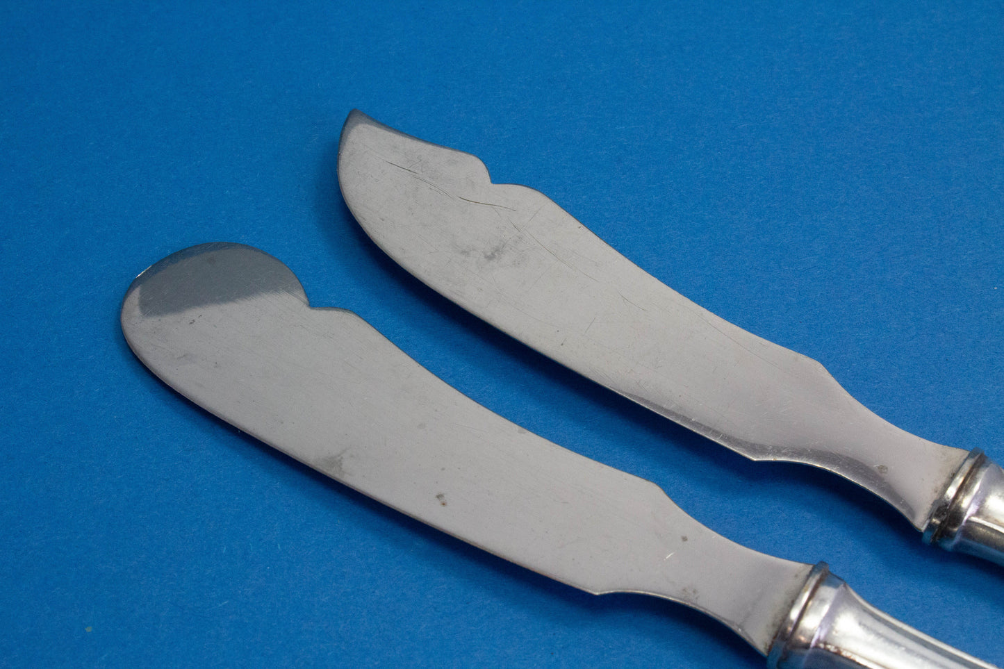 Silver-plated cheese knives and butter knives with small flowers