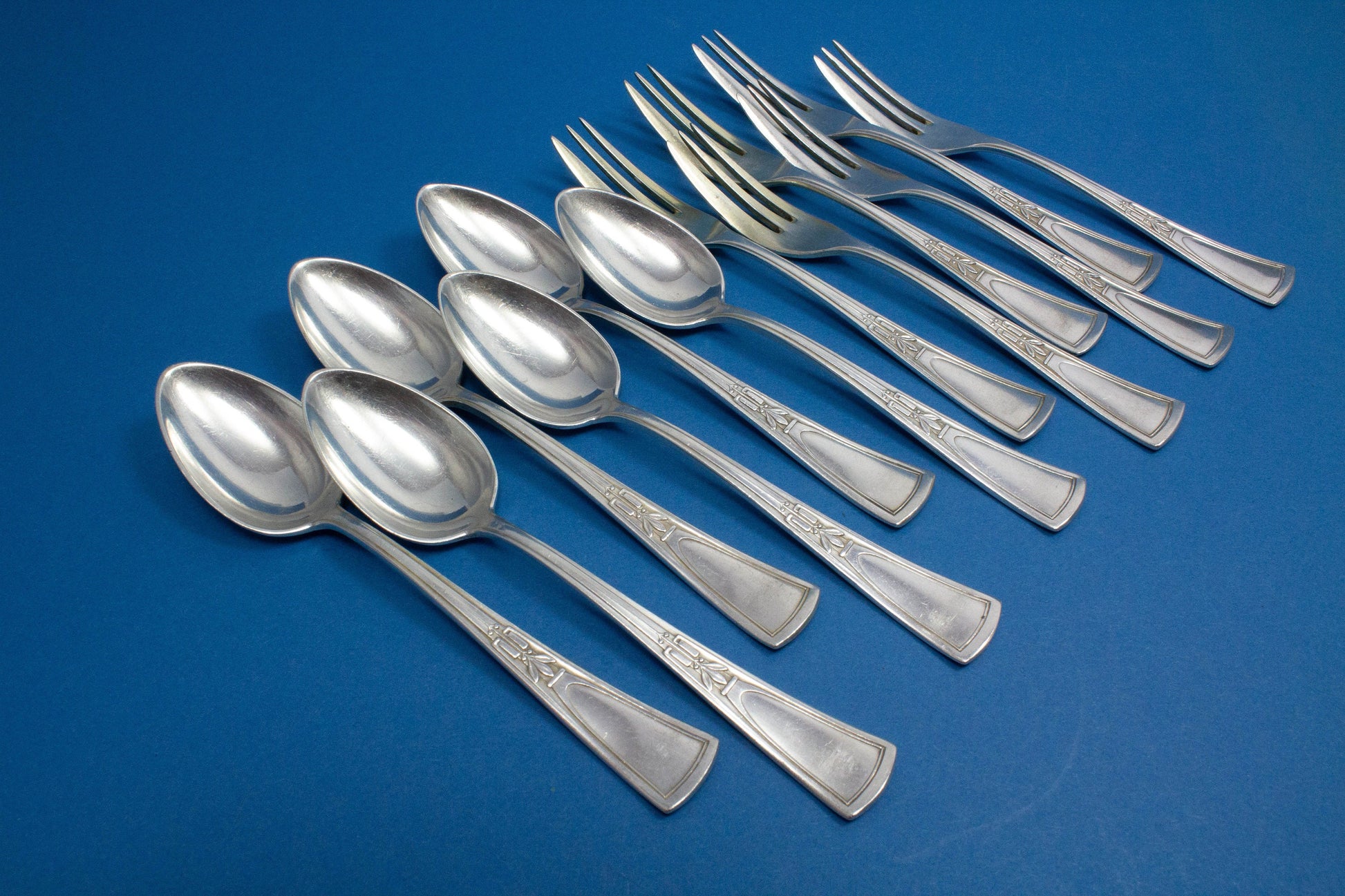 6 cake forks and 6 teaspoons with a lily pattern, Art Nouveau, silver plated